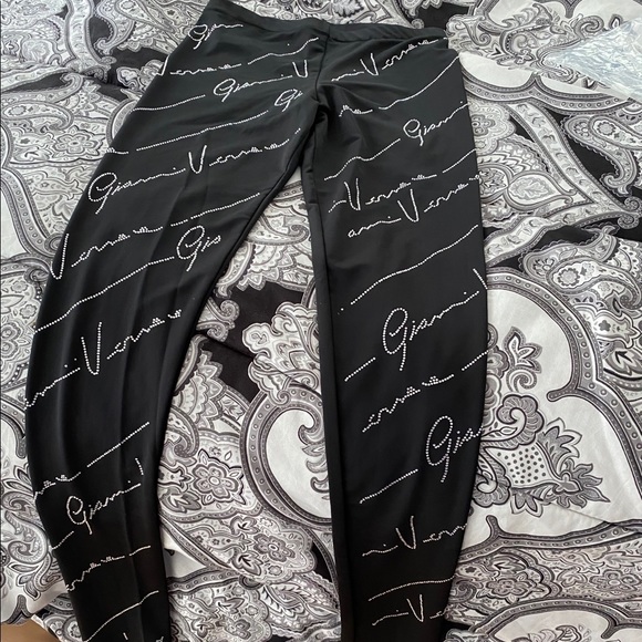 Gianni Print Silk Blouse
VERSACE & Leggings - Picture 13 of 13